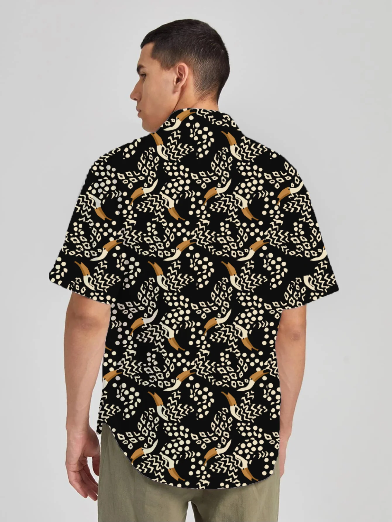 Abstract toucan short sleeve shirt - Image 3