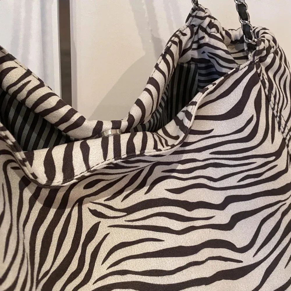Animal Print Shopper Chain Tote Bag - Image 10