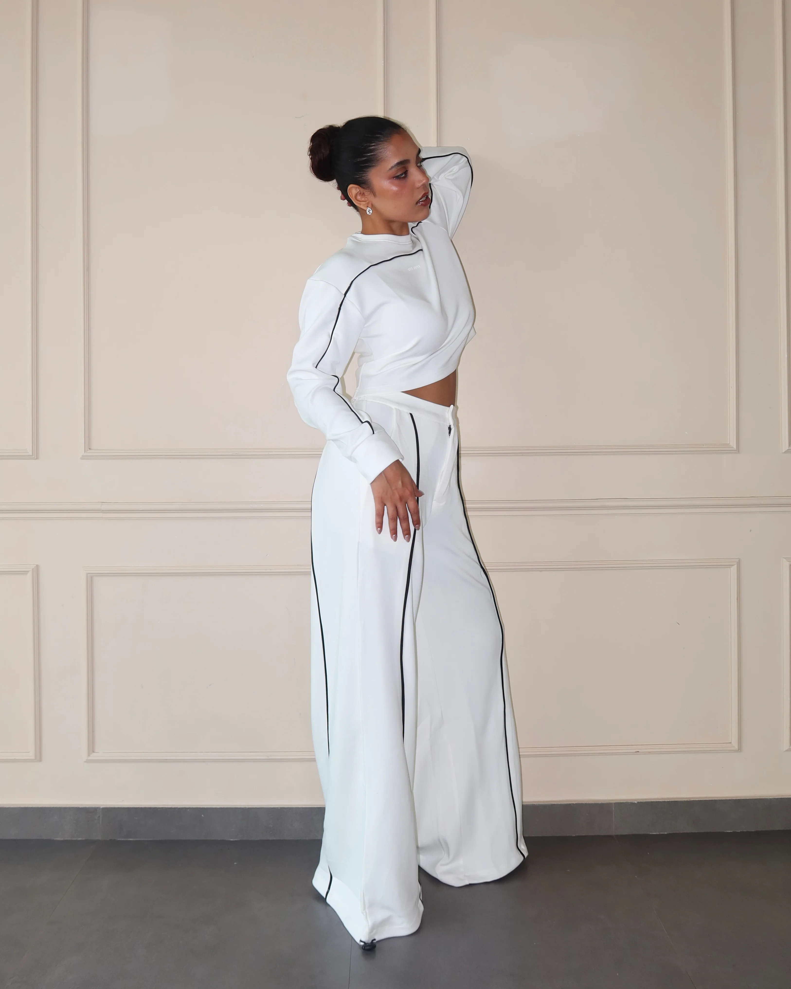 Cloud Contrast Top & Joggers - Image 14