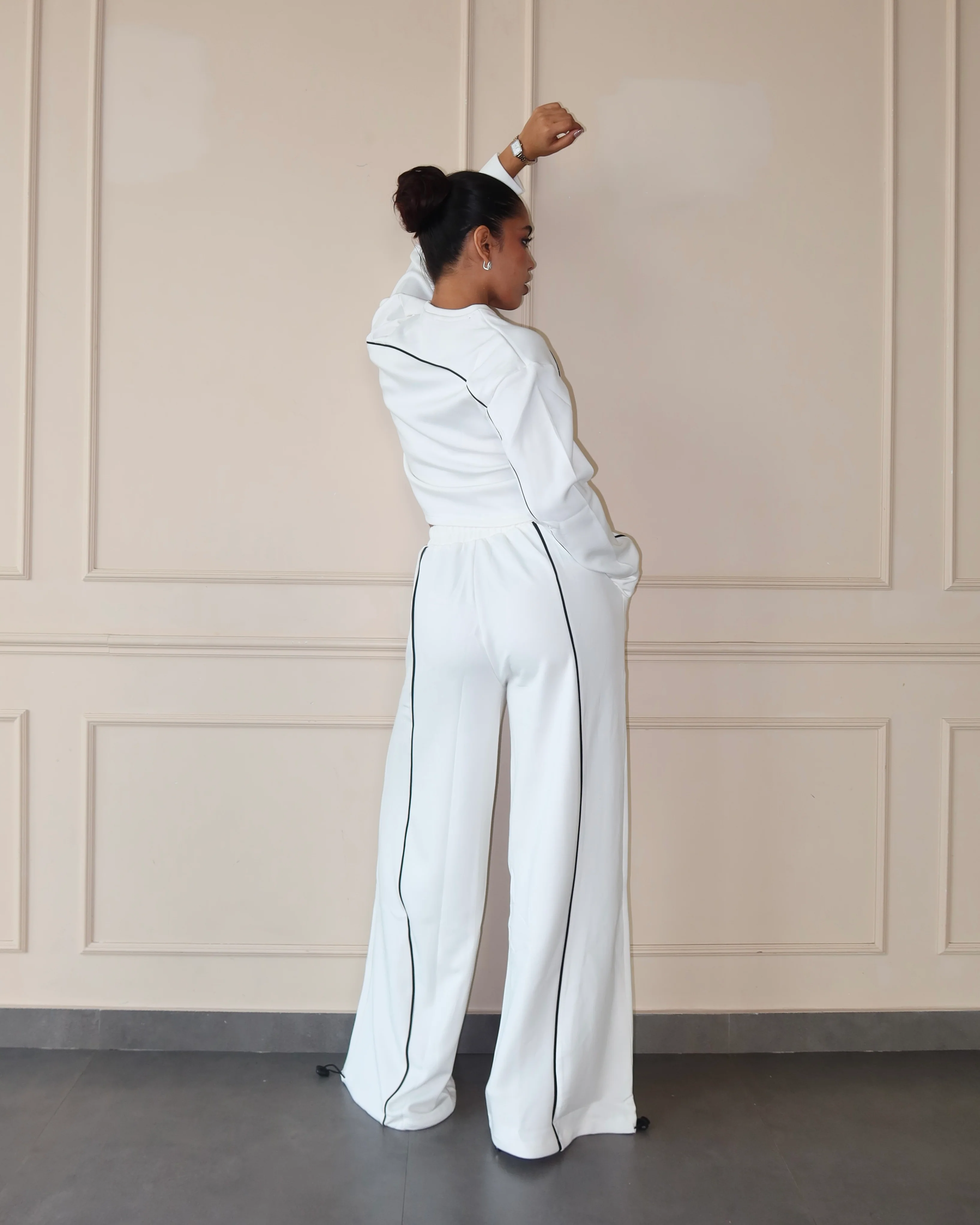Cloud Contrast Top & Joggers - Image 15