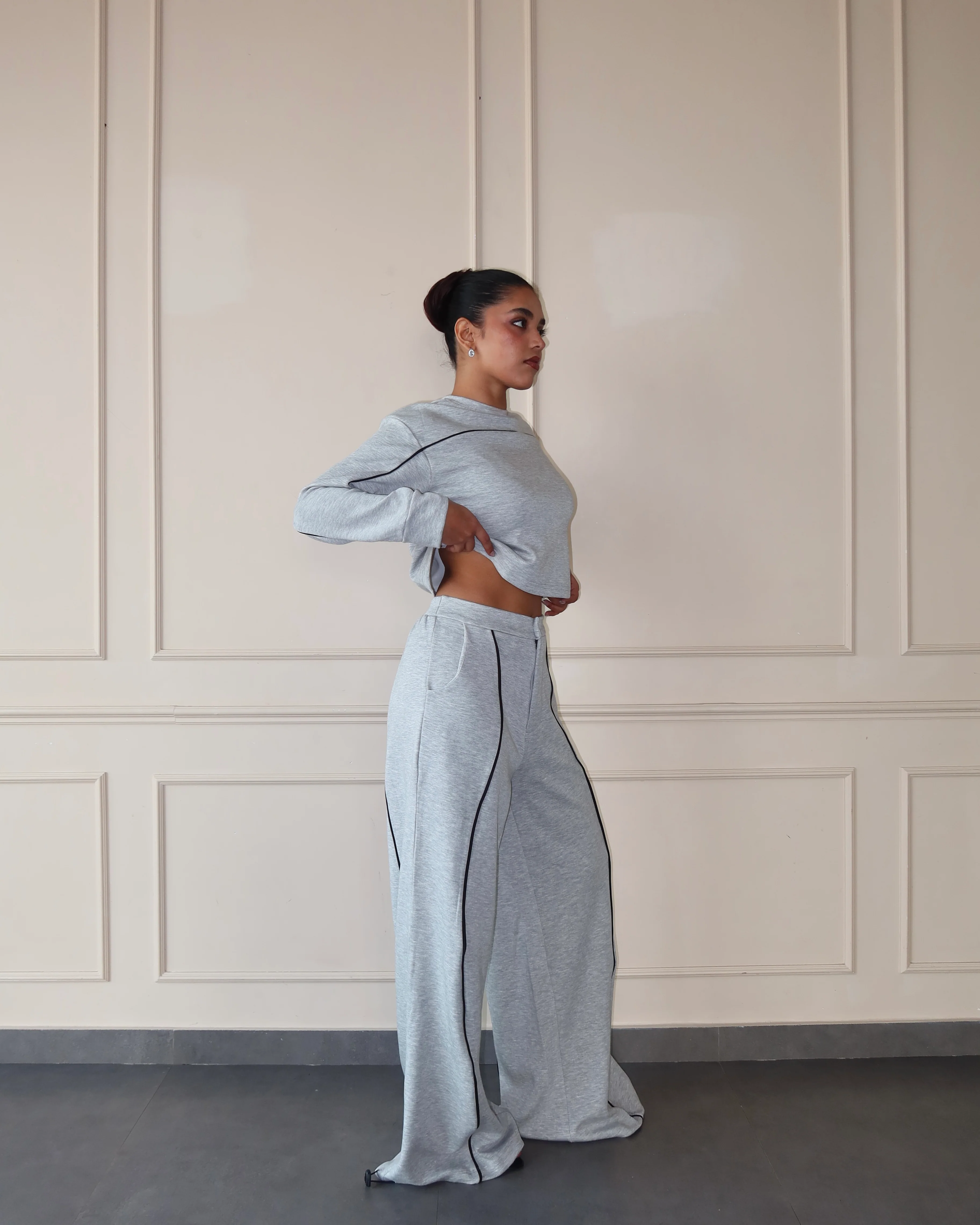 Cloud Contrast Top & Joggers - Image 18