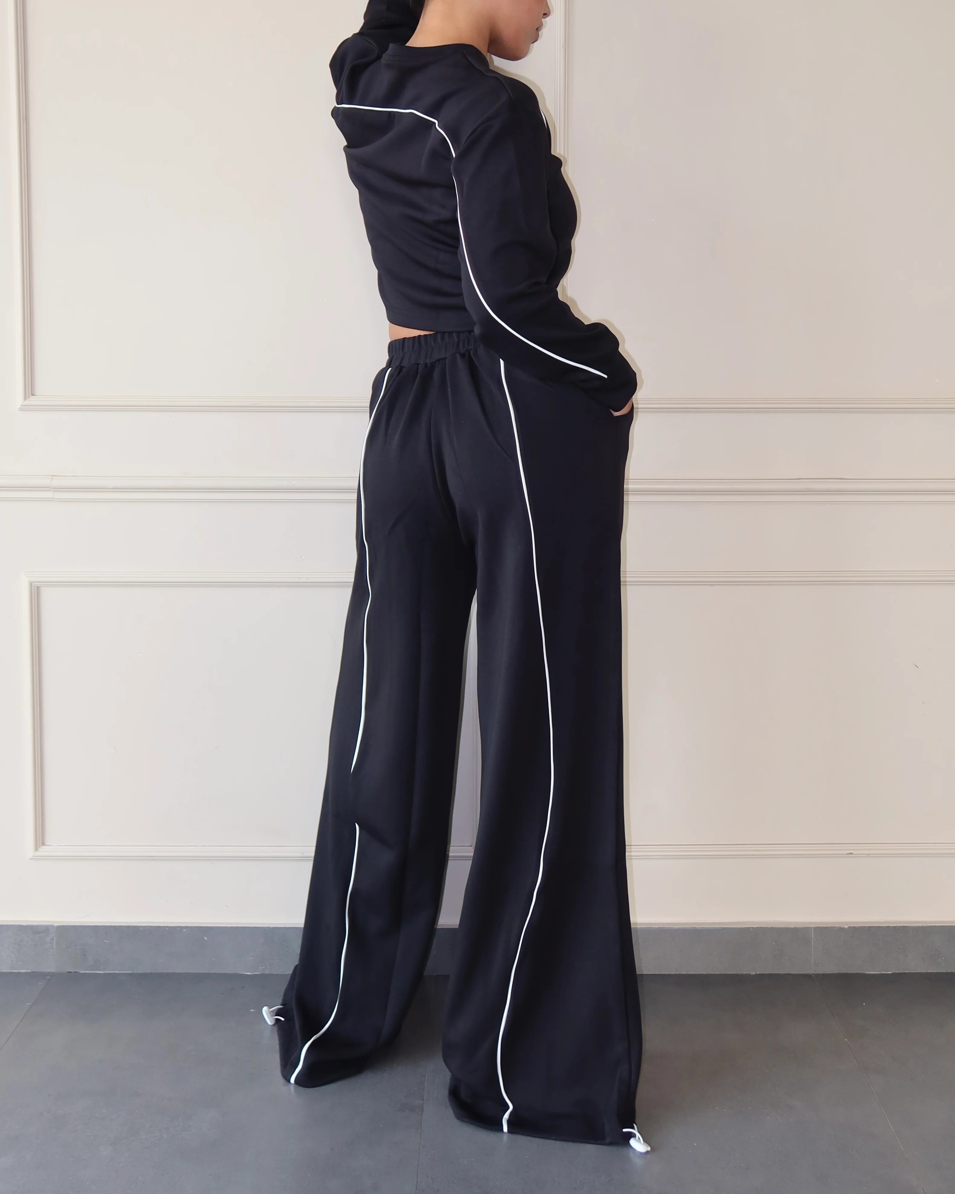 Cloud Contrast Top & Joggers - Image 24