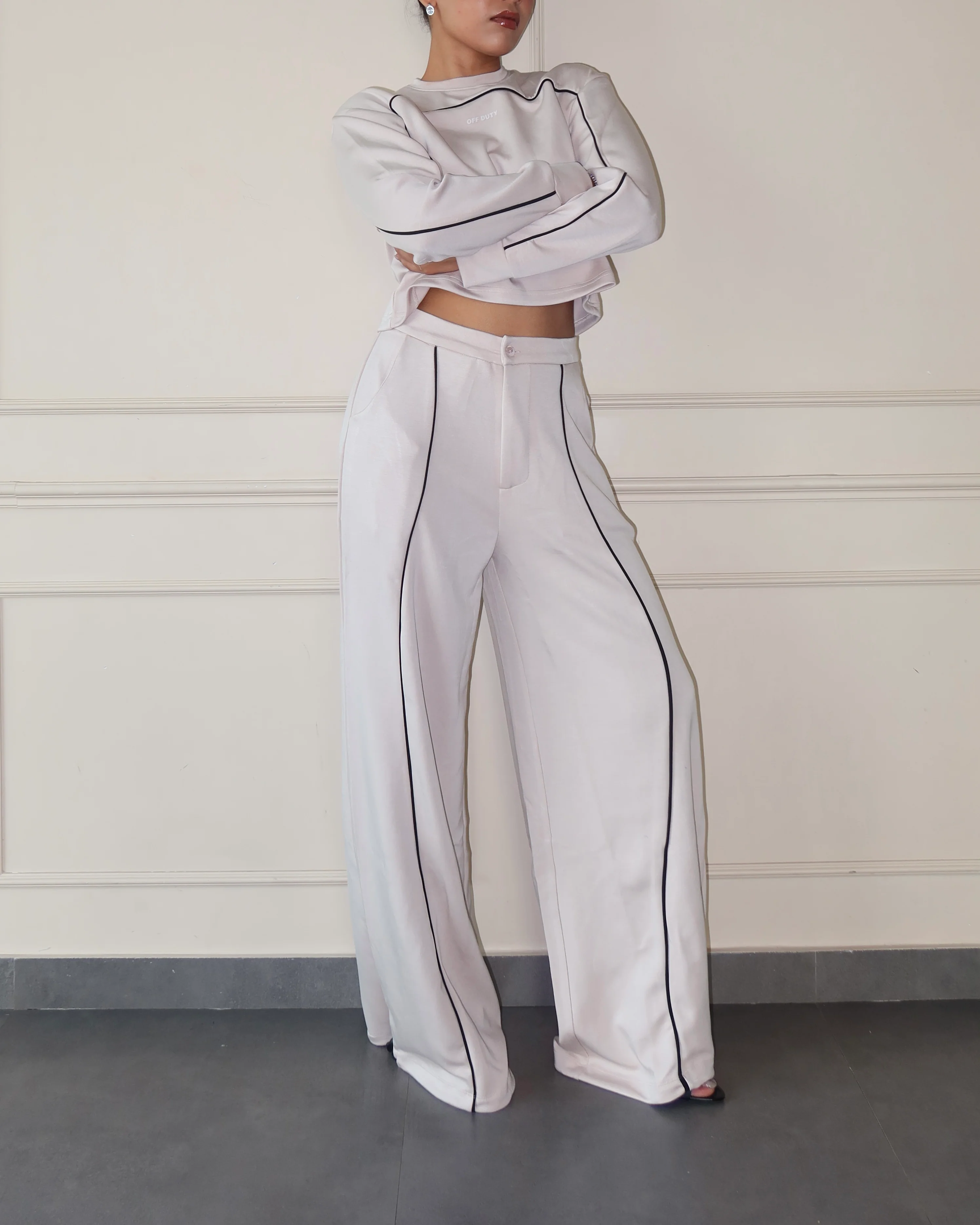 Cloud Contrast Top & Joggers - Image 8