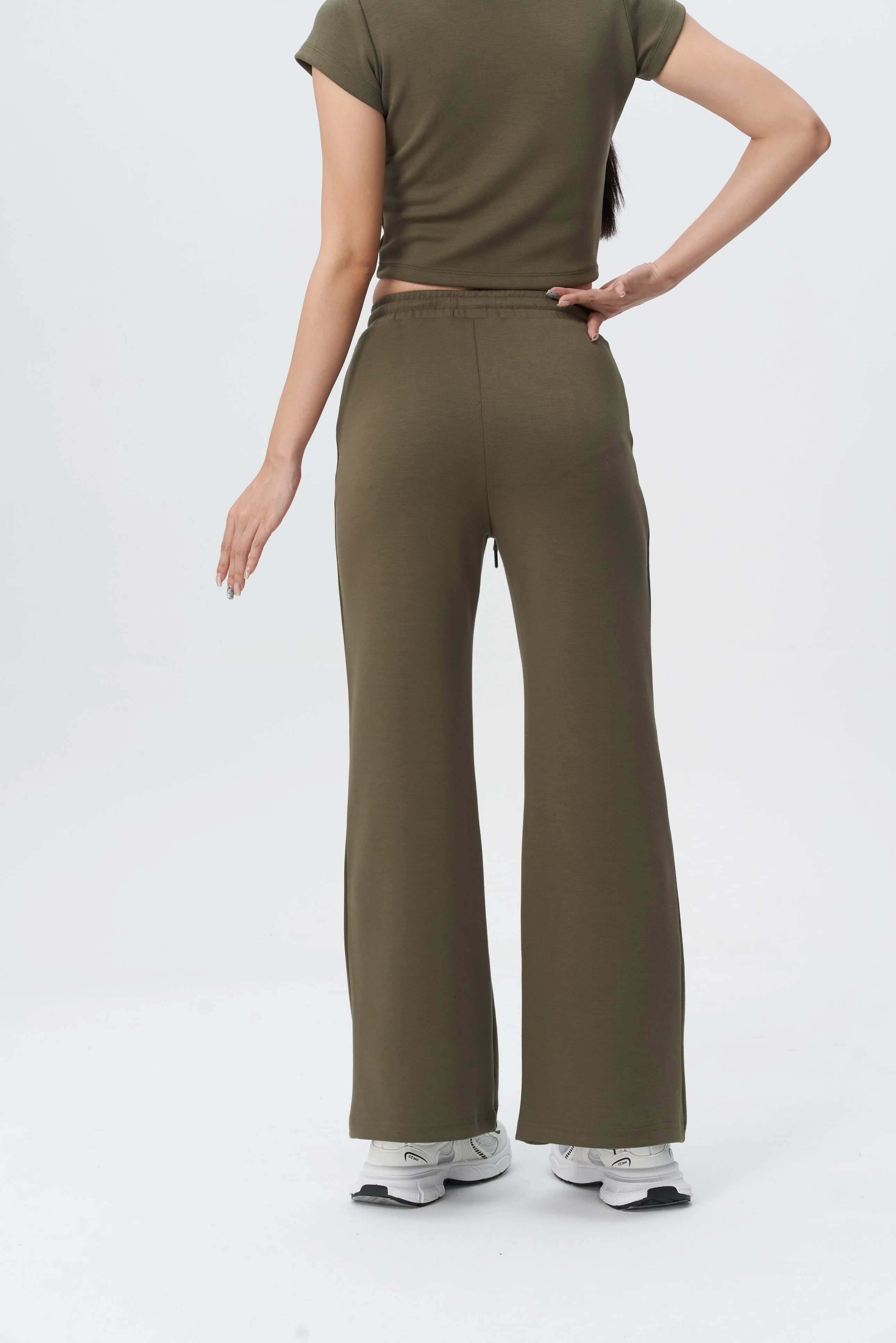 CloudSoft Flex Crop Top & Joggers - Image 29