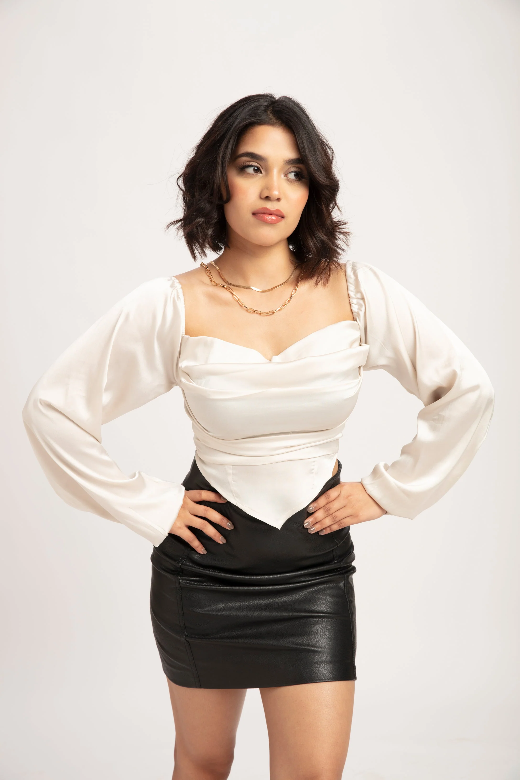 Cowl Neck V Hem top - Image 7