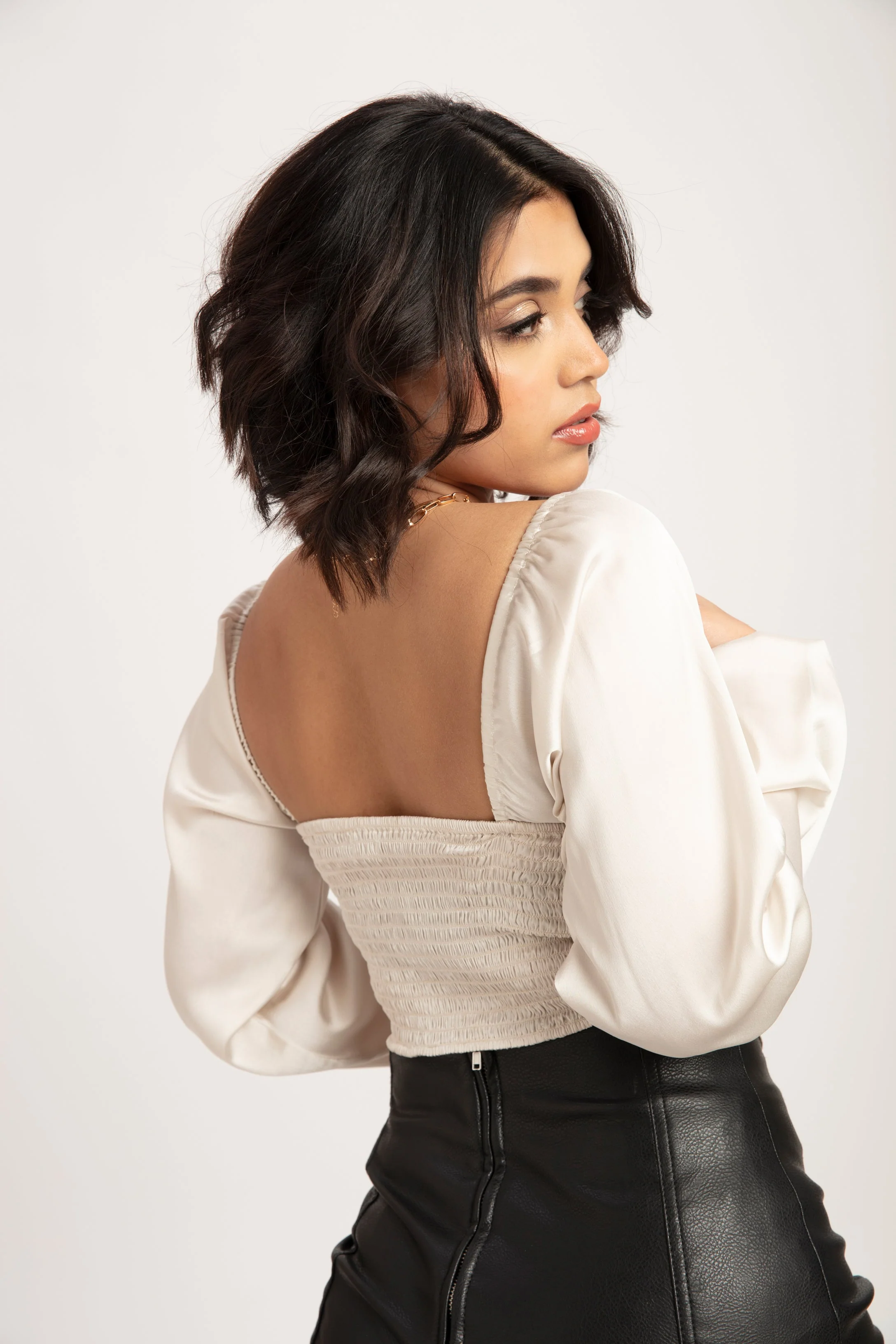 Cowl Neck V Hem top - Image 8