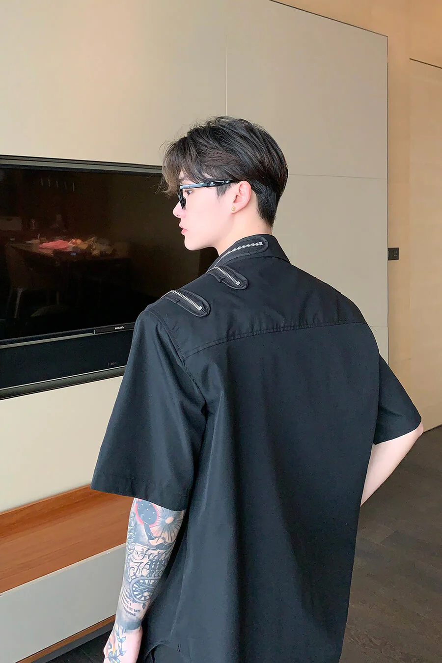Korean All Over Zipper Oversized Shirt With Pockets - Image 5