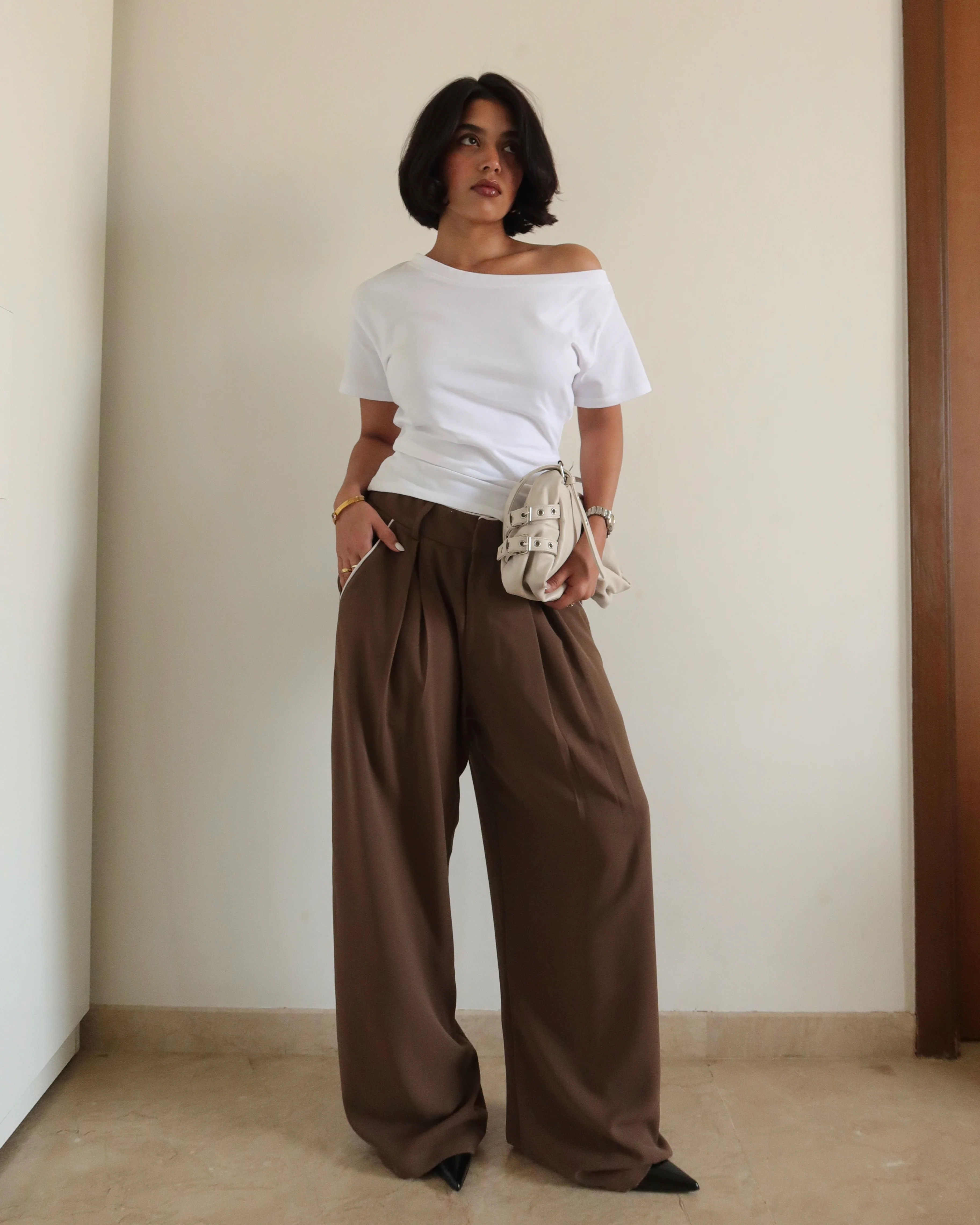 Outline Pleats Pants - Image 15
