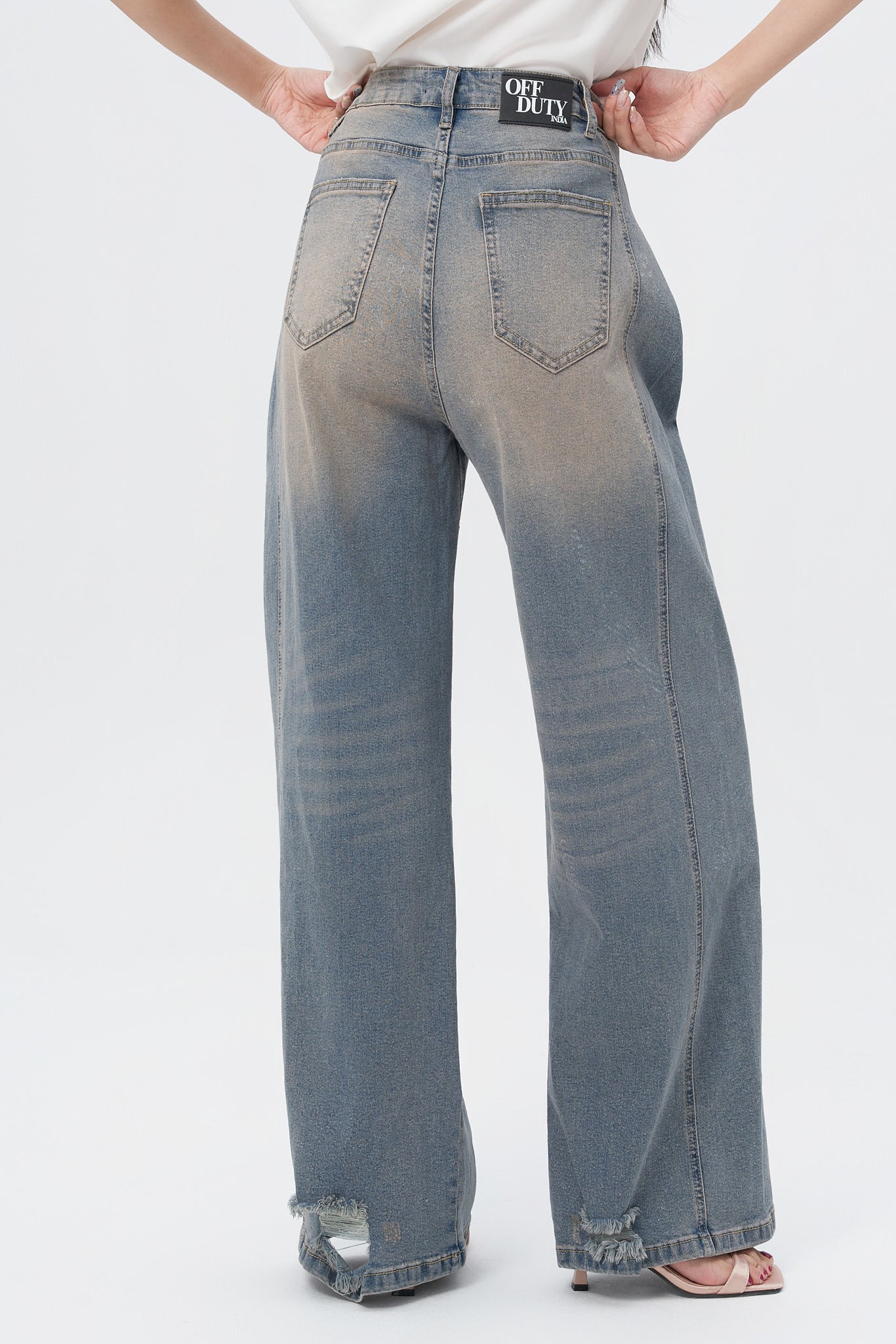 Pleat Panel Wide Leg Jeans - Image 10