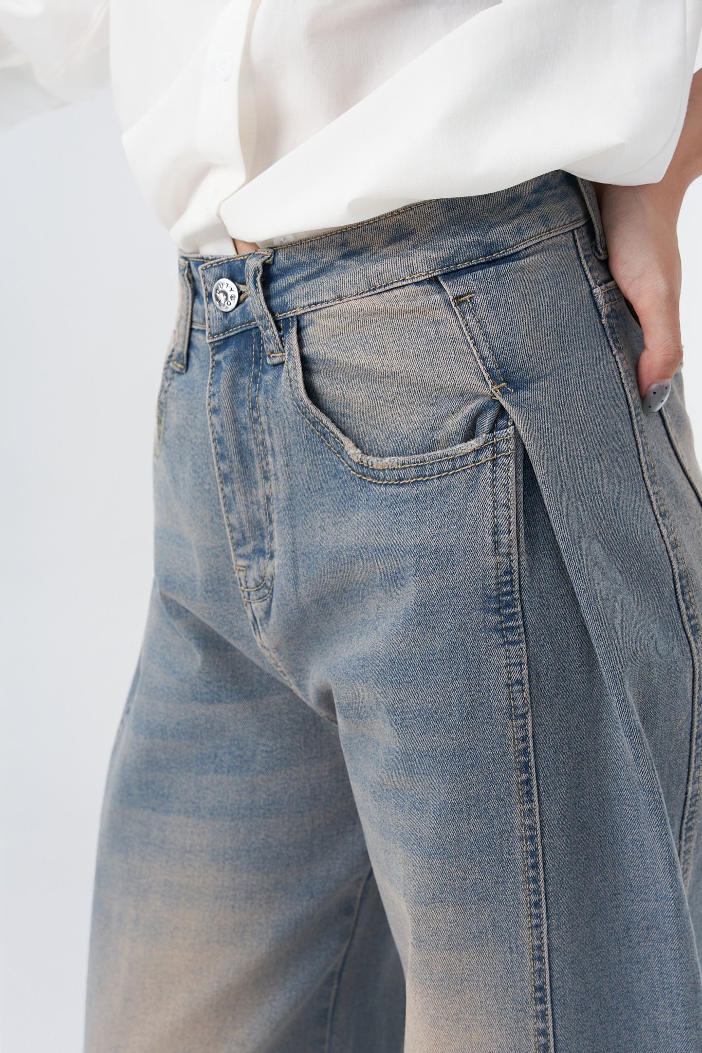 Pleat Panel Wide Leg Jeans - Image 11