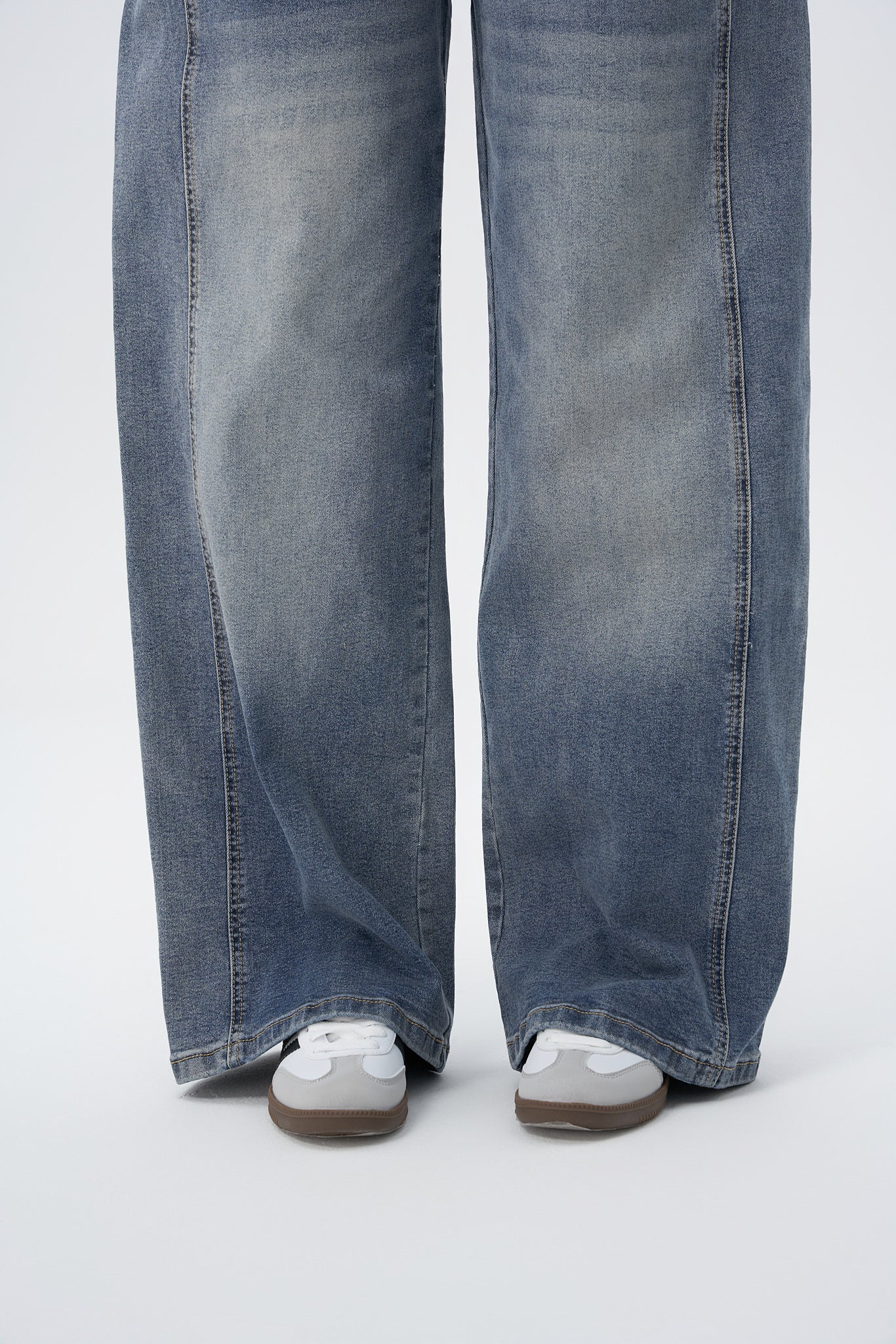 Pleat Panel Wide Leg Jeans - Image 3
