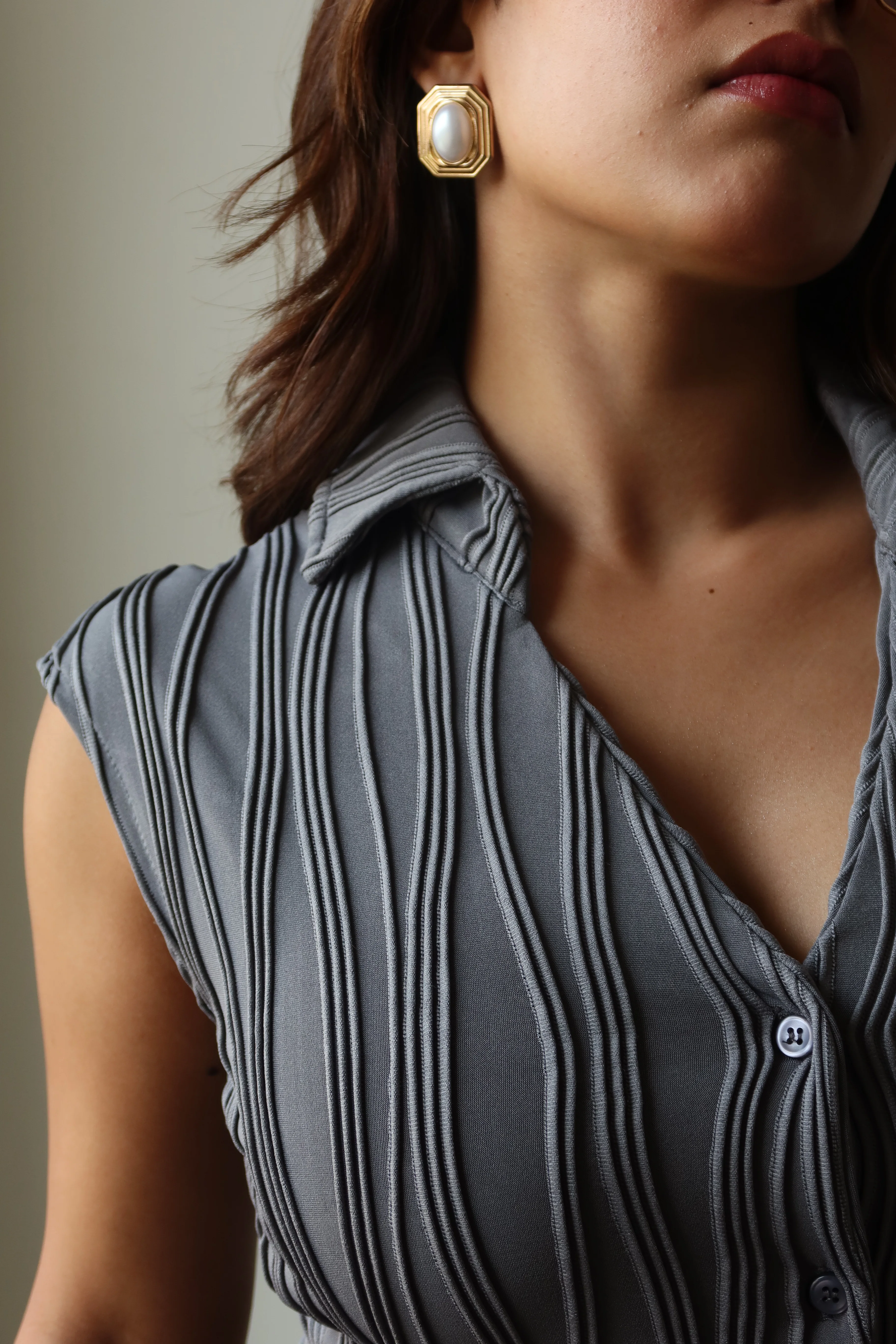 Wavy Aura Fitted Shirt - Image 13